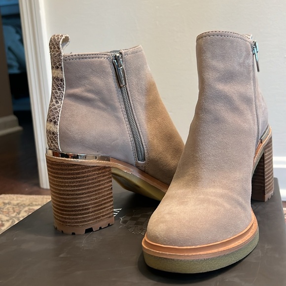 Vince Camuto Women's Gorgan Casual Bootie Ankle Boot - Picture 5 of 6